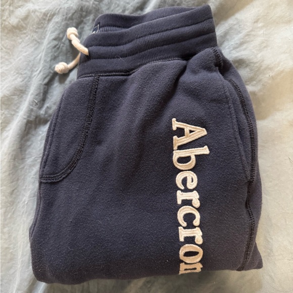Abercrombie sweatpants - Picture 4 of 4